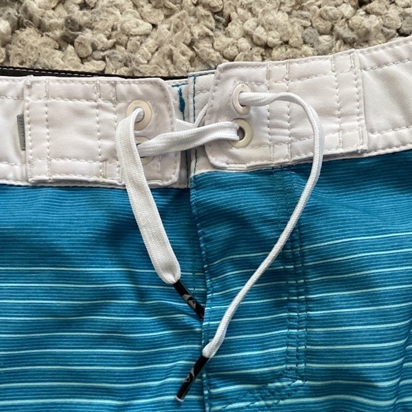 Quicksilver boys swim trunks size 23 blues and grey/off white pocket - Picture 3 of 8